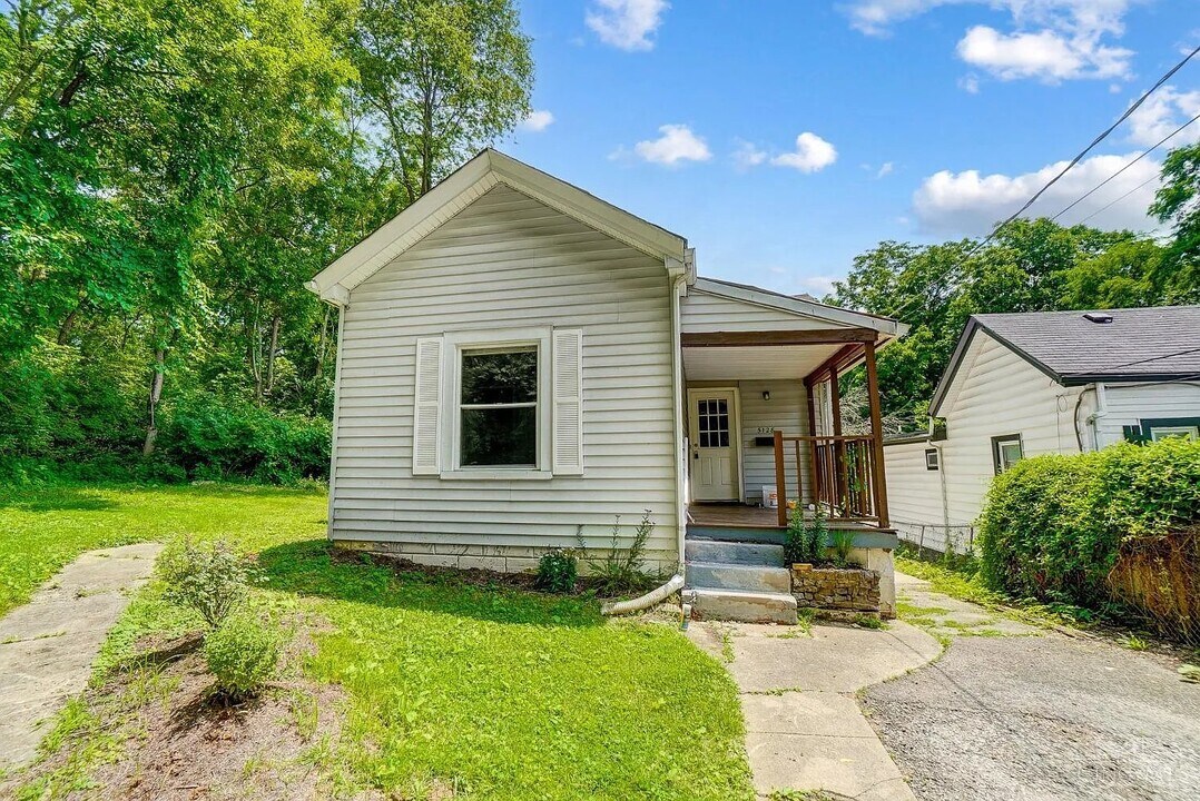 5128 Blaesi St in Cincinnati, OH - Building Photo