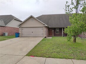 3003 SW Deerfield Blvd in Bentonville, AR - Building Photo - Building Photo