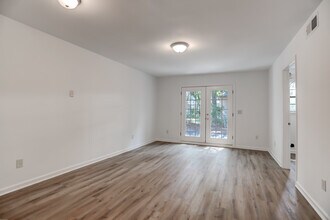 1618 Poinsetta Rd in Charleston, SC - Foto de edificio - Building Photo