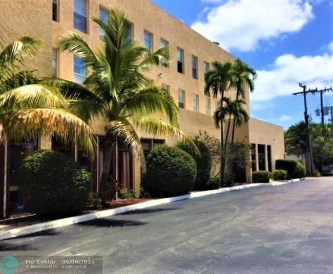 property at 2716 S Dixie Hwy