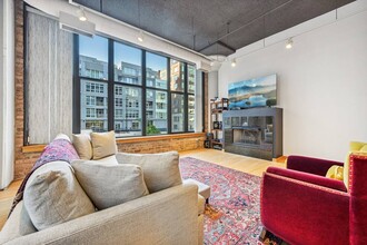 333 W Hubbard St, Unit 221 in Chicago, IL - Building Photo - Building Photo