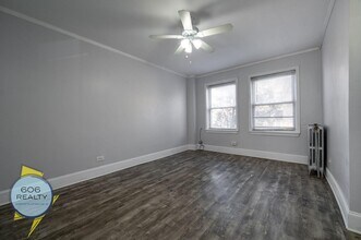 6930 N Greenview Ave in Chicago, IL - Building Photo - Building Photo
