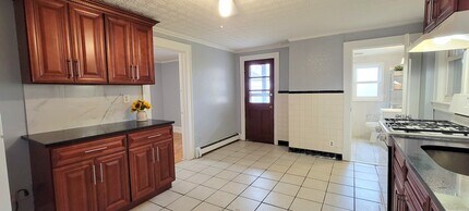 122 Cross St, Unit 1 in Harrison, NJ - Building Photo - Building Photo