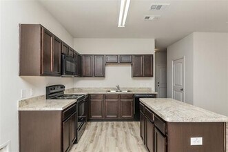 2813 Red Head Pl in Ennis, TX - Building Photo - Building Photo