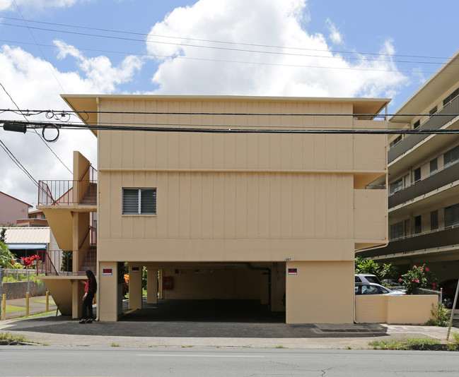 1007 Kapahulu Ave in Honolulu, HI - Building Photo - Building Photo