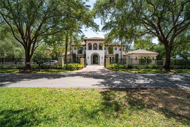 6450 SW 126th Street Rd in Pinecrest, FL - Building Photo - Building Photo