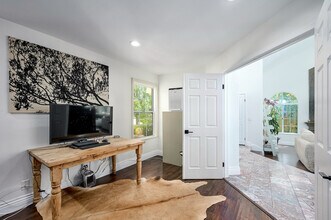 2554 Kirsten Lee Dr in Westlake Village, CA - Building Photo - Building Photo