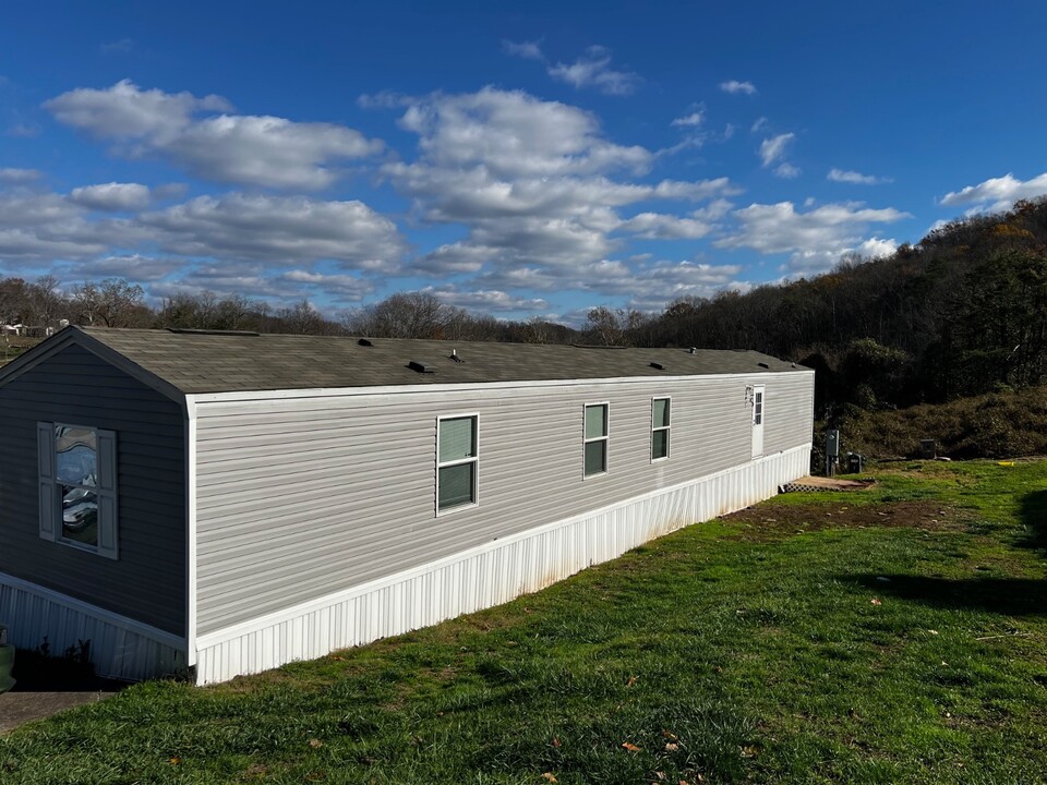 1000 Maple Hls Pk in Cross Lanes, WV - Building Photo