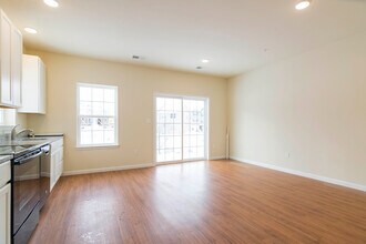 2085 Arey Ln in Whitehall, PA - Building Photo - Building Photo