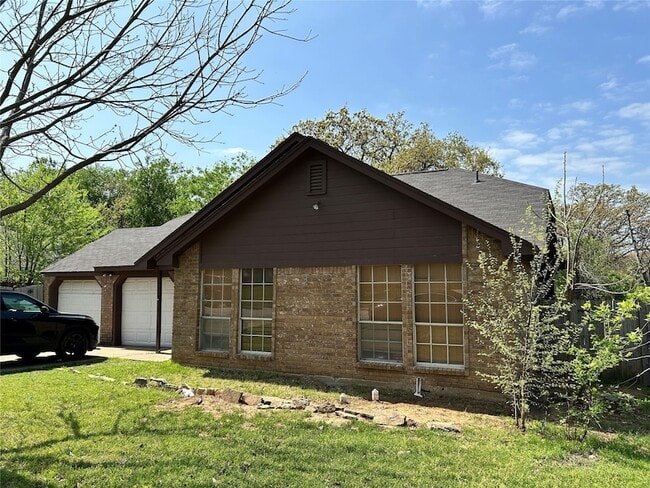 5418 Lansingford Trail in Arlington, TX - Building Photo - Building Photo