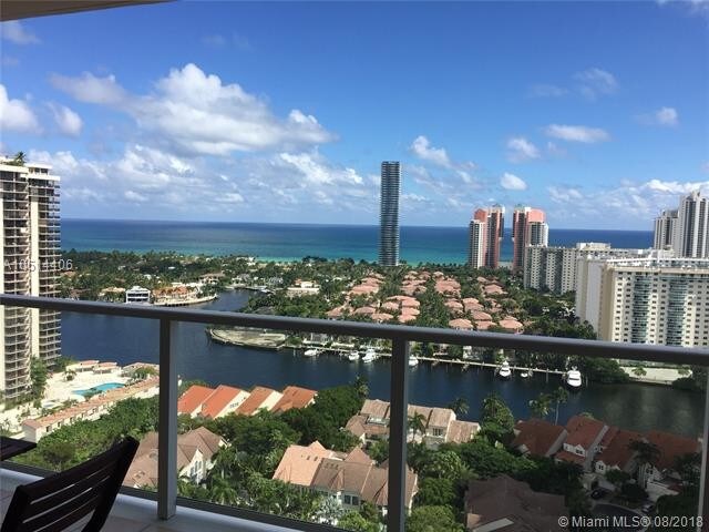 19500 Turnberry Way-Unit -23-F in Miami, FL - Building Photo - Building Photo