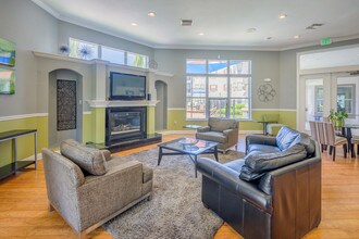 Asprey at Lake Brandon Apartments in Brandon, FL - Foto de edificio - Building Photo