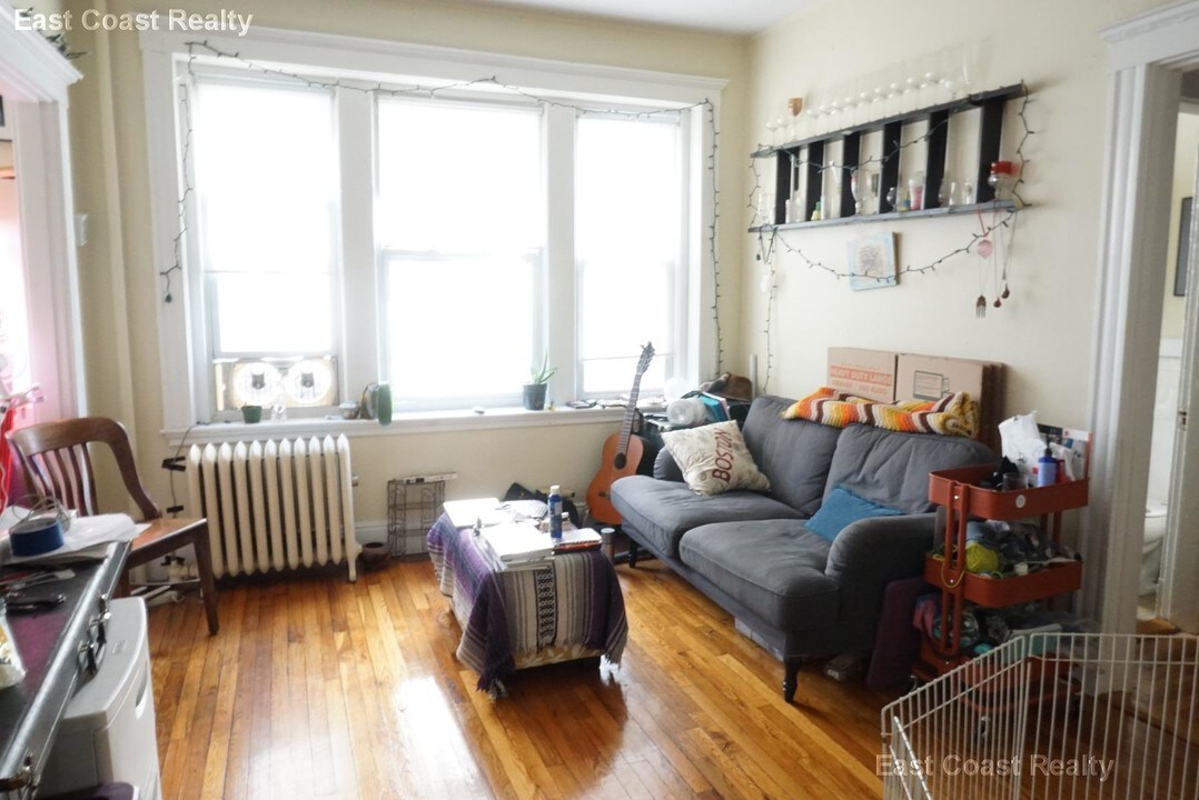 222 Kelton St in Boston, MA - Building Photo