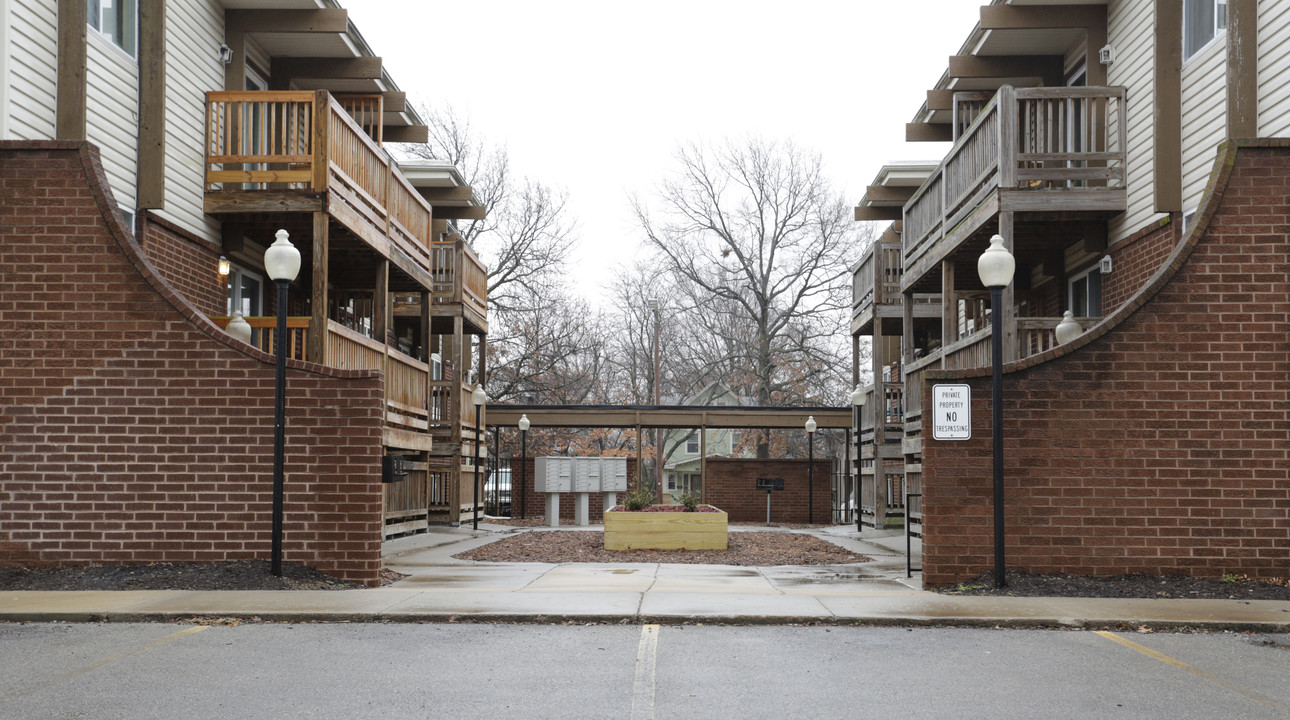 Glen Oak Apartments in Topeka, KS - Building Photo