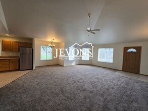 7301 W Chestnut Ave in Yakima, WA - Building Photo - Building Photo