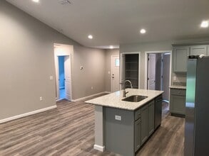 6855 Stirrup Ln in Milton, FL - Foto de edificio - Building Photo