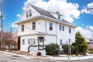 106 Sadler Rd in Bloomfield, NJ - Building Photo