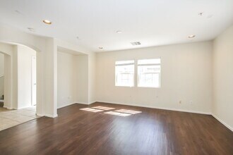 7453 Showy Ct in Las Vegas, NV - Building Photo - Building Photo