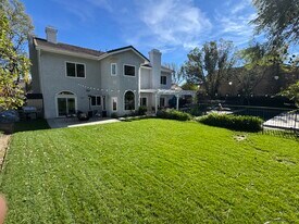 22259 Dumetz Rd in Woodland Hills, CA - Building Photo