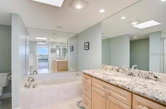 5911 Midnight Pass Rd, Unit 601 in Sarasota, FL - Building Photo - Building Photo