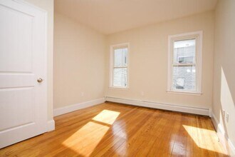 14 Parker Hill Ave, Unit Top Floor in Boston, MA - Foto de edificio - Building Photo