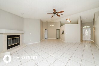 1216 Grassy Meadow Pl in Brandon, FL - Building Photo - Building Photo