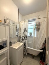 72 Kirkland St, Unit 1 in Cambridge, MA - Foto de edificio - Building Photo
