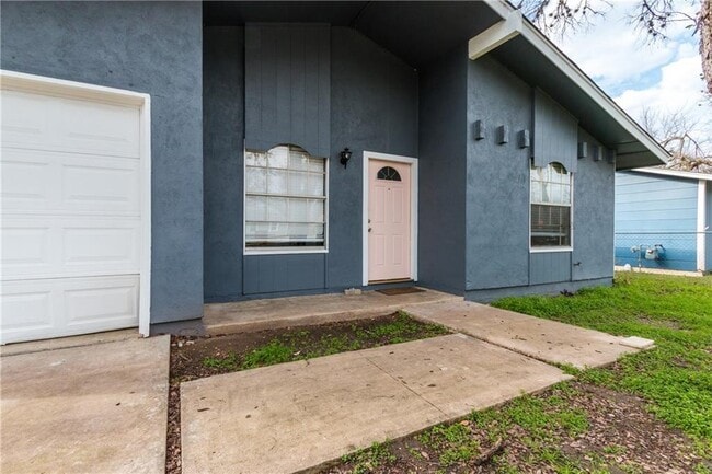 6005 Hogan Ave in Austin, TX - Building Photo - Building Photo