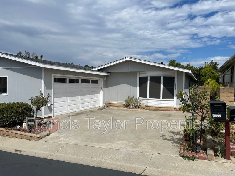 1822 Seco Glen in Escondido, CA - Building Photo