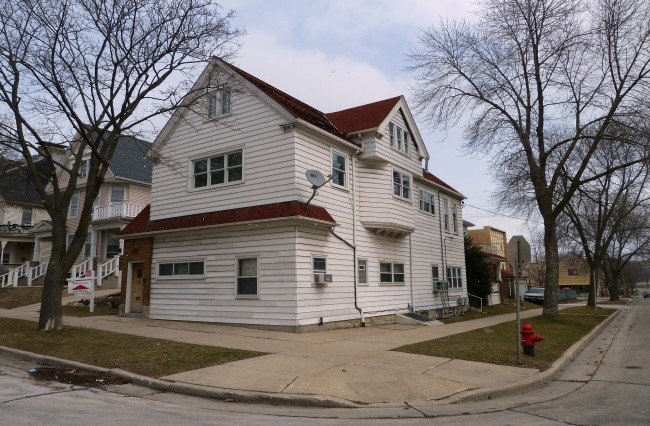 2450-2452 N Cramer St in Milwaukee, WI - Building Photo - Building Photo