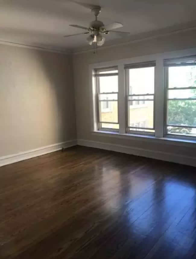 property at 1959 W Foster Ave