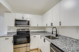 Brisa Apartment Homes in Sunrise, FL - Building Photo - Building Photo