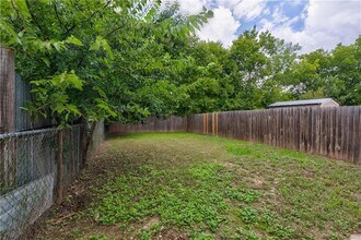 1006 Fiesta St in Austin, TX - Building Photo - Building Photo