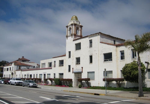 La Bahia Apartments in Santa Cruz, CA - Building Photo