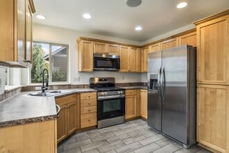 60960 Miles Ct in Bend, OR - Building Photo - Building Photo