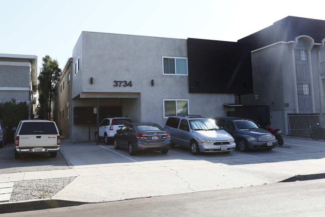 Vinton Apartments in Los Angeles, CA - Building Photo