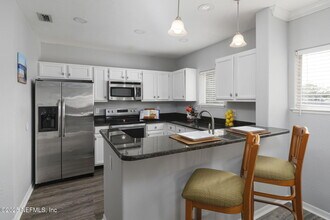 1800 The Greens Way in Jacksonville Beach, FL - Building Photo - Building Photo