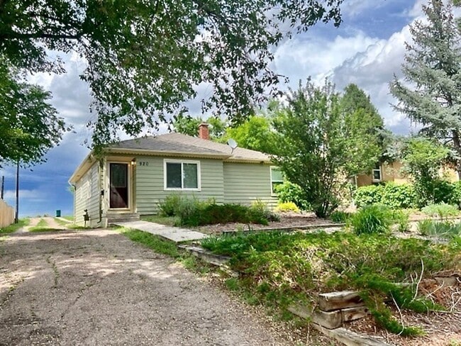920 E Cucharras St in Colorado Springs, CO - Building Photo - Building Photo