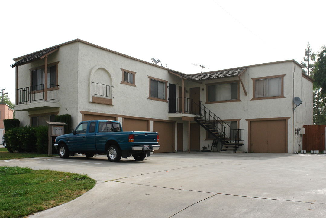 9231 Wheeler Ct in Fontana, CA - Foto de edificio