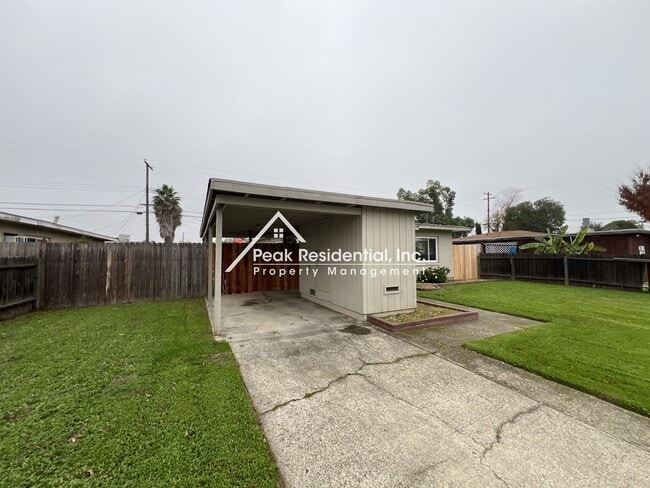 5920 35th Ave in Sacramento, CA - Foto de edificio - Building Photo