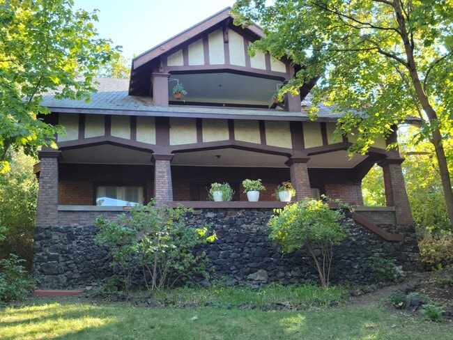 property at 1019 W 6th Ave