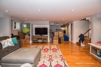 158 Cypress St, Unit 1 in Brookline, MA - Foto de edificio - Building Photo