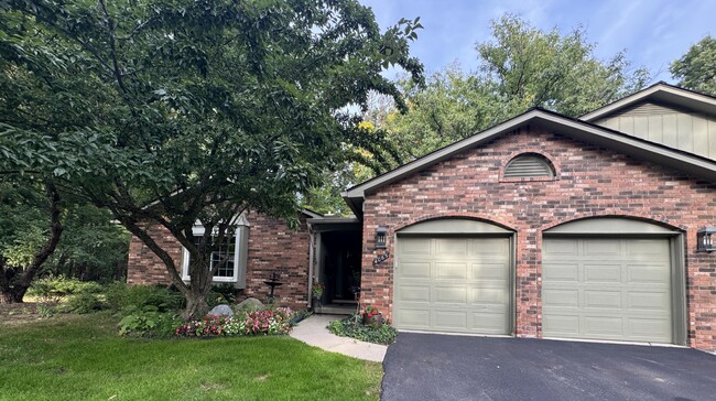 4065 Justin Ct in Bloomfield Township, MI - Building Photo - Building Photo