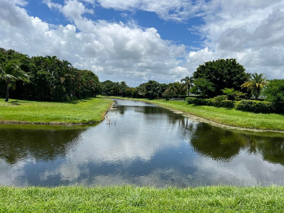 10821 N Military Trl in West Palm Beach, FL - Building Photo