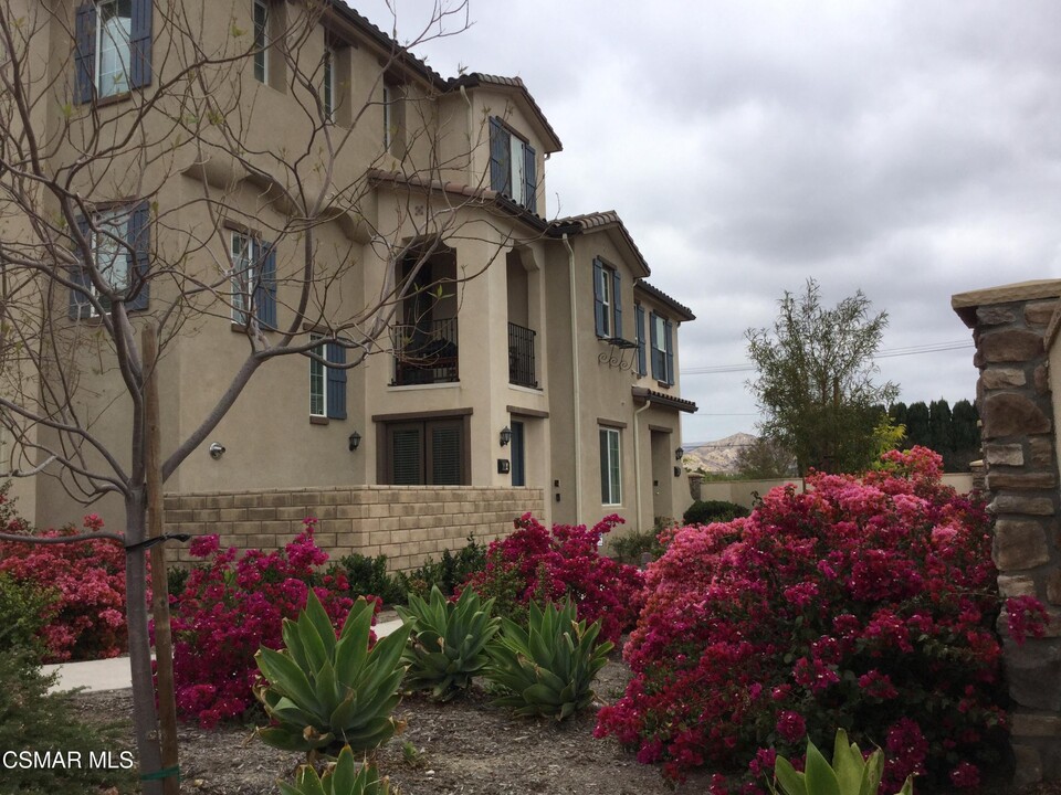 459 Stratus Ln in Simi Valley, CA - Building Photo