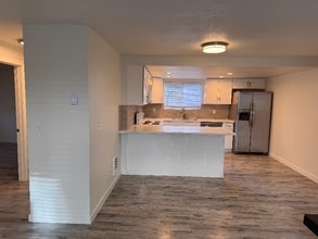 13731 32nd Ave NE in Seattle, WA - Foto de edificio - Building Photo