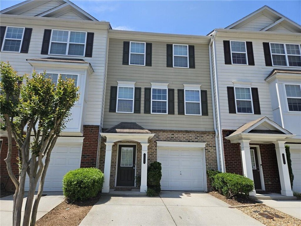 2425 Ivey Crest Cir in Tucker, GA - Foto de edificio