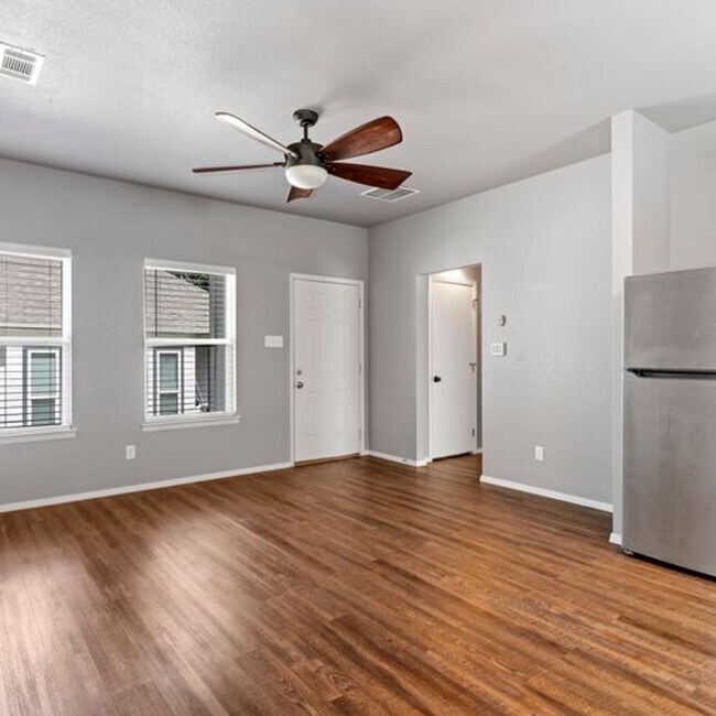 427 Jannie St-Unit -B in Denton, TX - Building Photo - Building Photo