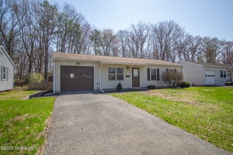 31 Mildred Ln in Latham, NY - Building Photo - Building Photo
