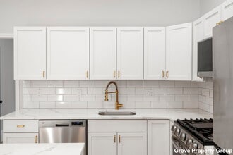 531 E 5th St, Unit 1 in Boston, MA - Foto de edificio - Building Photo